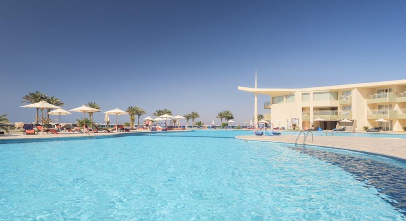 Barcelo_Tiran_Sharm_Sharm_El_Sheikh_piscine_3-tSa-825X450