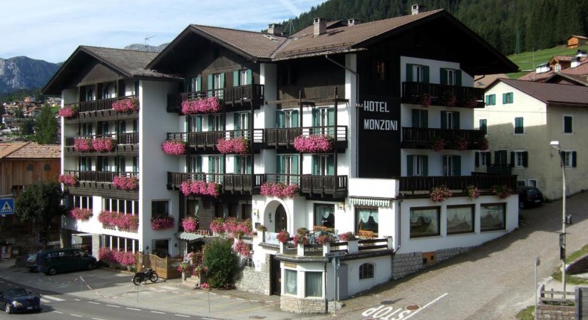 GH_Hotel_Monzone_Trentino_Alto_Adige_Pozza_di_Fassa_Struttura_8-tSa-825X450
