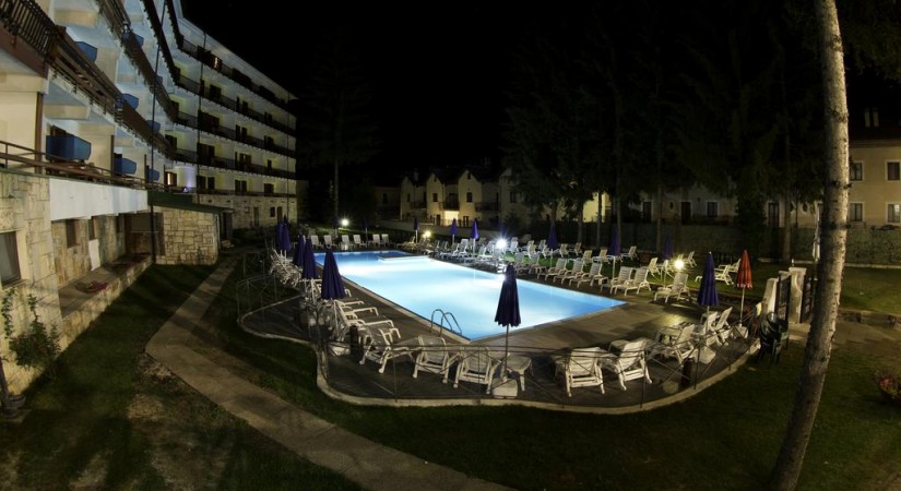 Grand_Hotel_Del_Parco_Abruzzo_Pescasseroli_Piscina-tSa-825X450