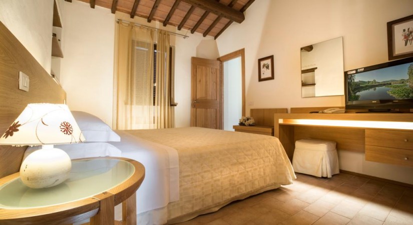 Guesia_Village_Hotel_Spa_Umbria_Foligno_Camere_3-tSa-825X450
