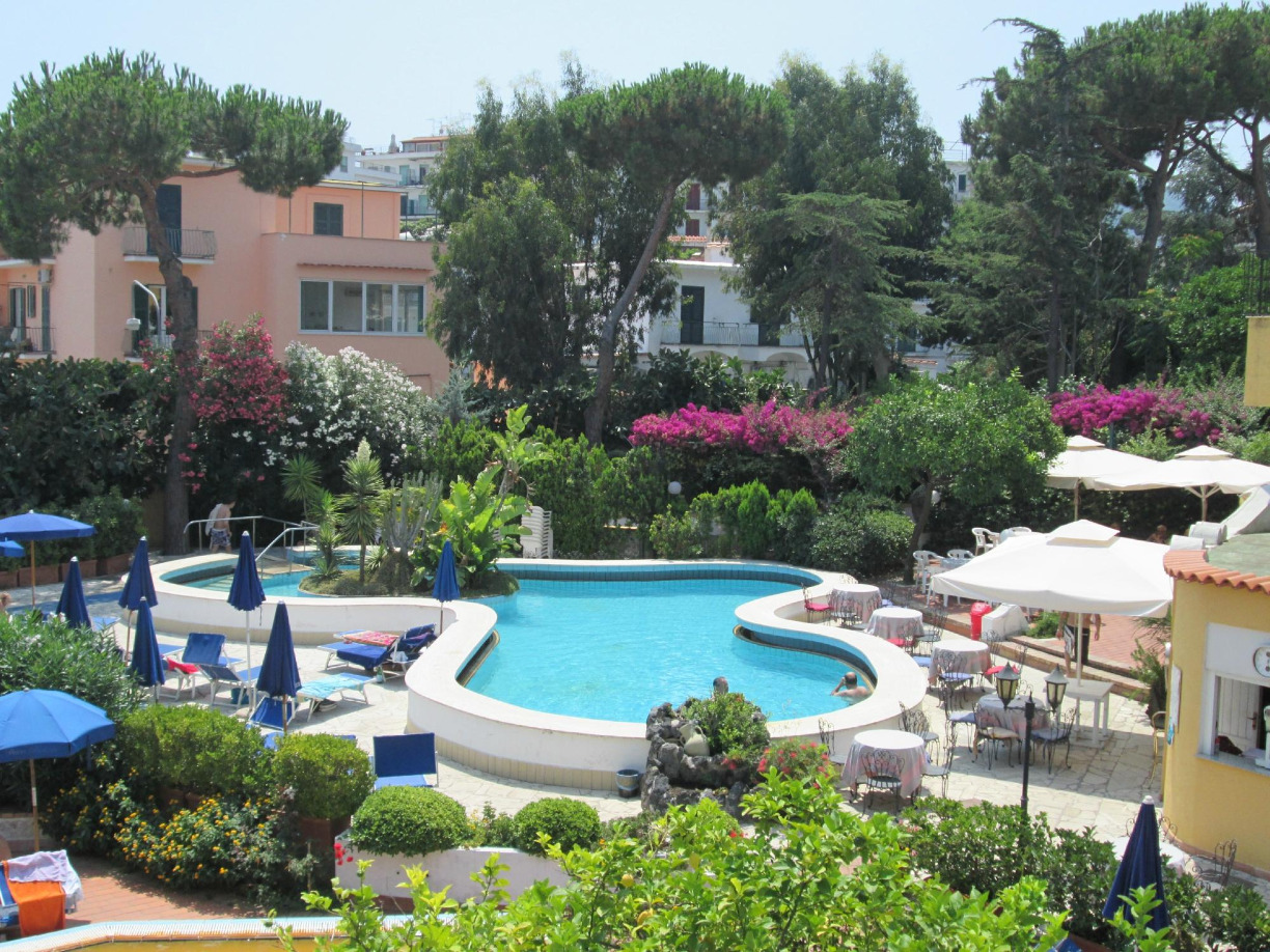 Hotel Royal Terme piscina e solarium