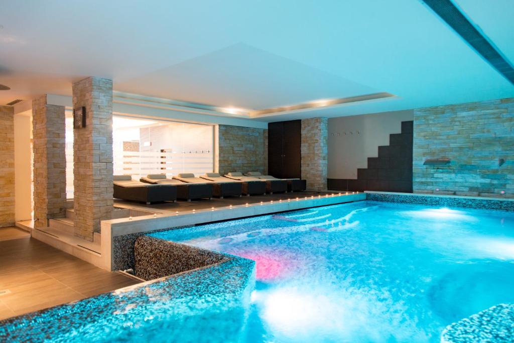 blu_hotel_acquaseria_piscina1
