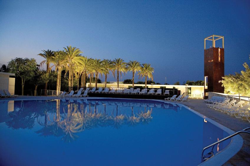 magna-grecia-hotel-village-piscina